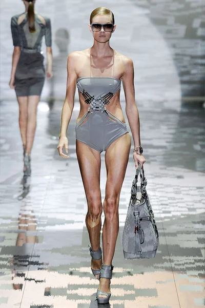 Look 13